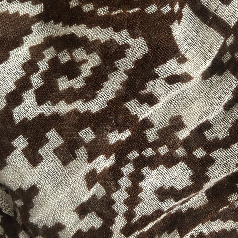 Geometric Print Scarf - Picture 3 of 4